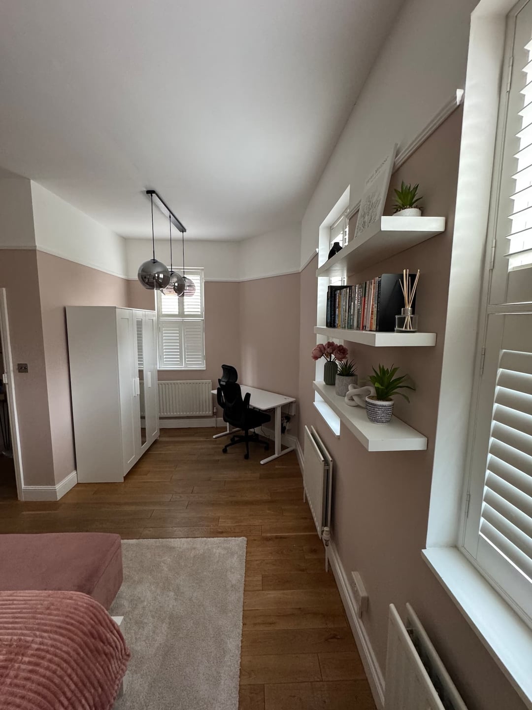 Stylish 2BR Home w Cinema Room Near Central London photo 20
