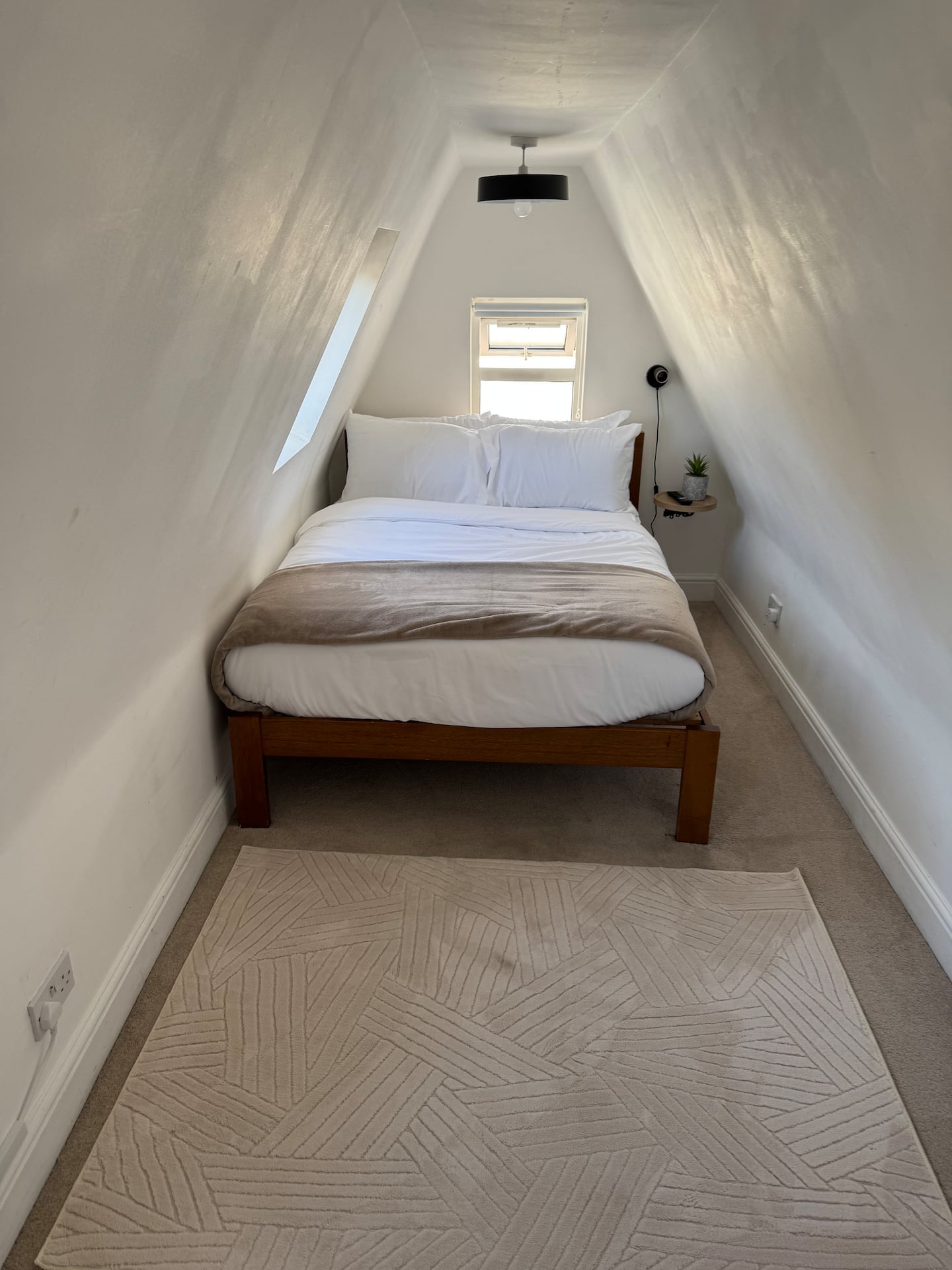 Stylish Private Coach House | Near Central London photo 2