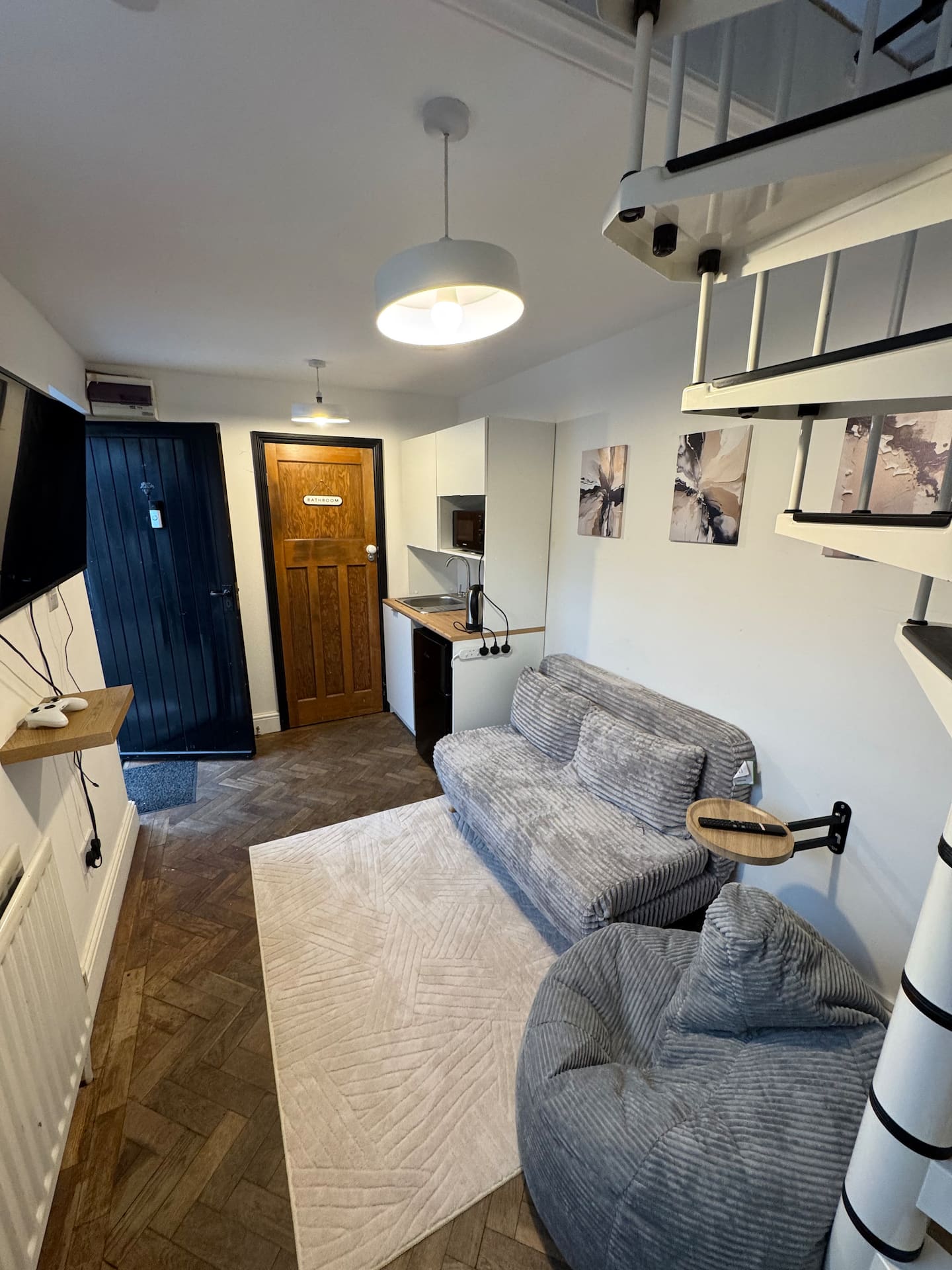 Stylish Private Coach House | Near Central London photo 5