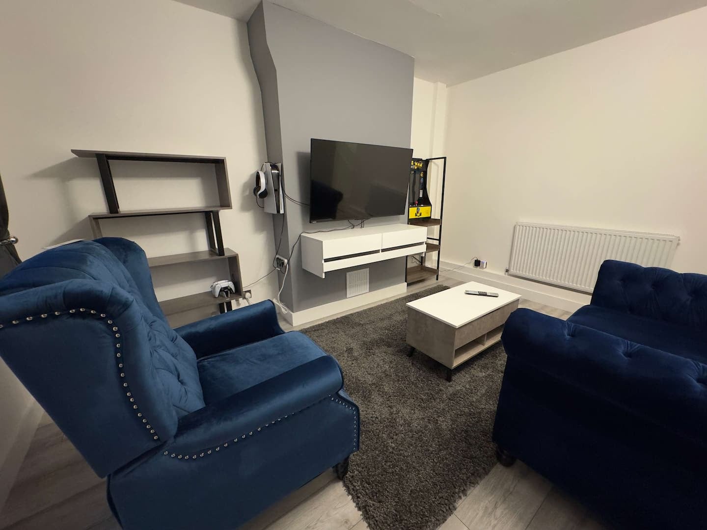 London Skyline Views | PS5 & Free Parking, 2 BR photo 11