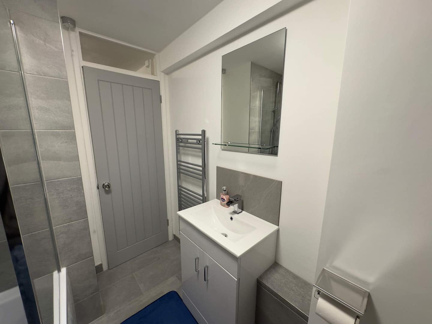 London Skyline Views | PS5 & Free Parking, 2 BR photo 16