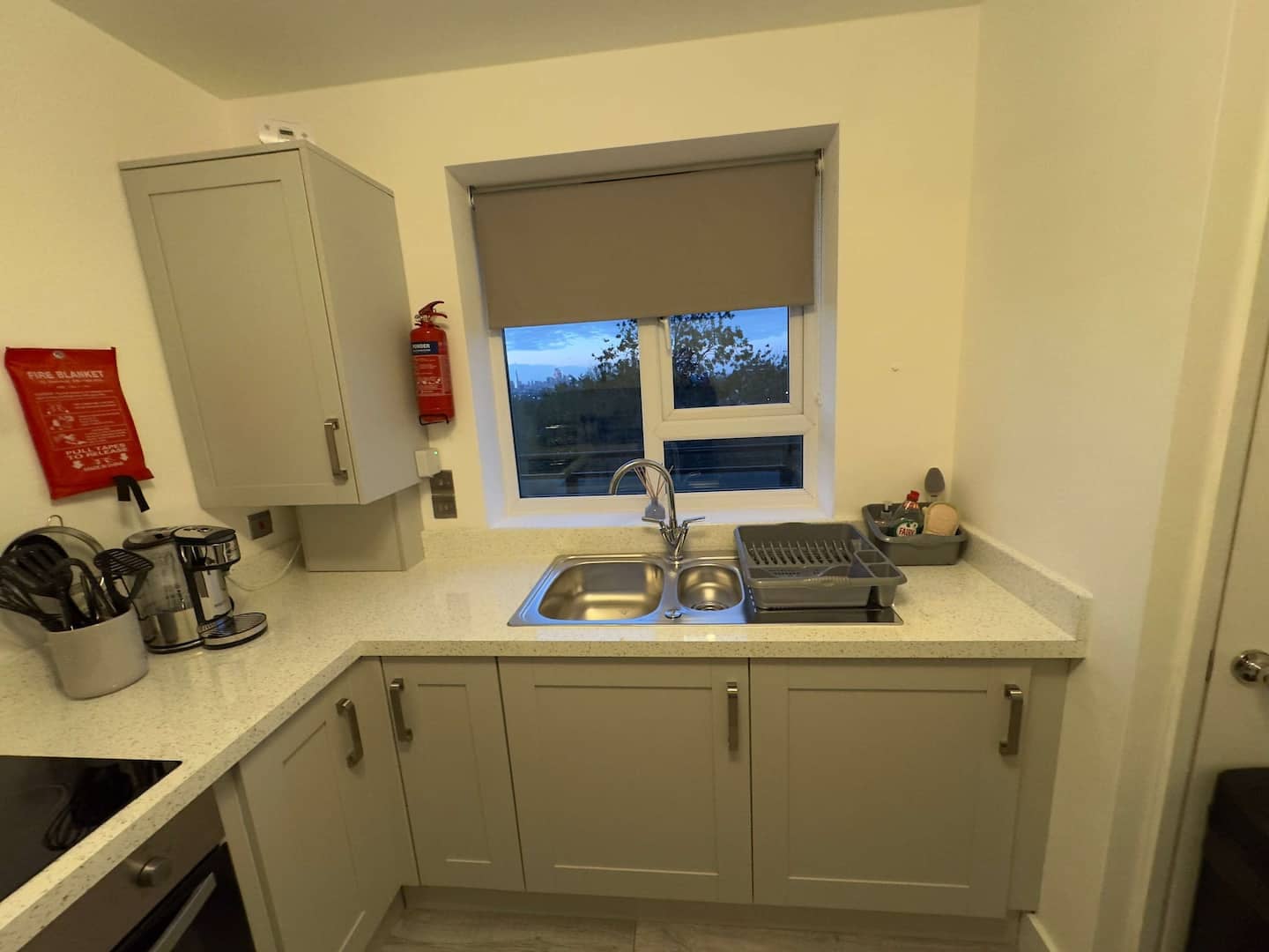 London Skyline Views | PS5 & Free Parking, 2 BR photo 17