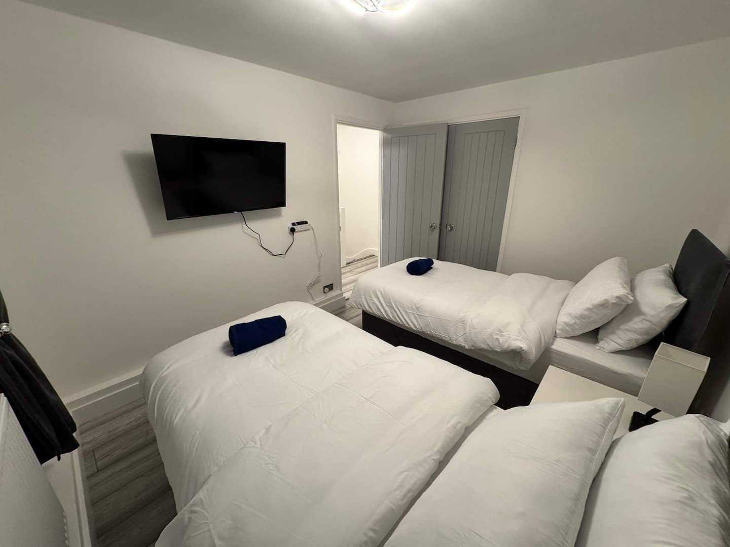 London Skyline Views | PS5 & Free Parking, 2 BR photo 21