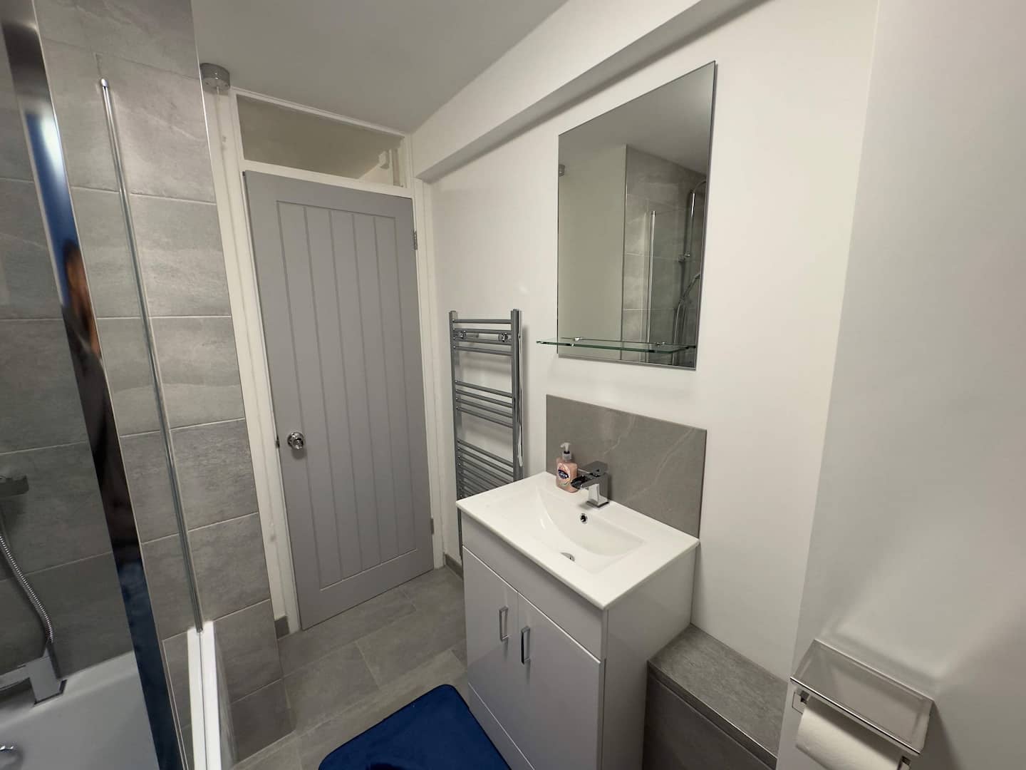London Skyline Views | PS5 & Free Parking, 2 BR photo 22