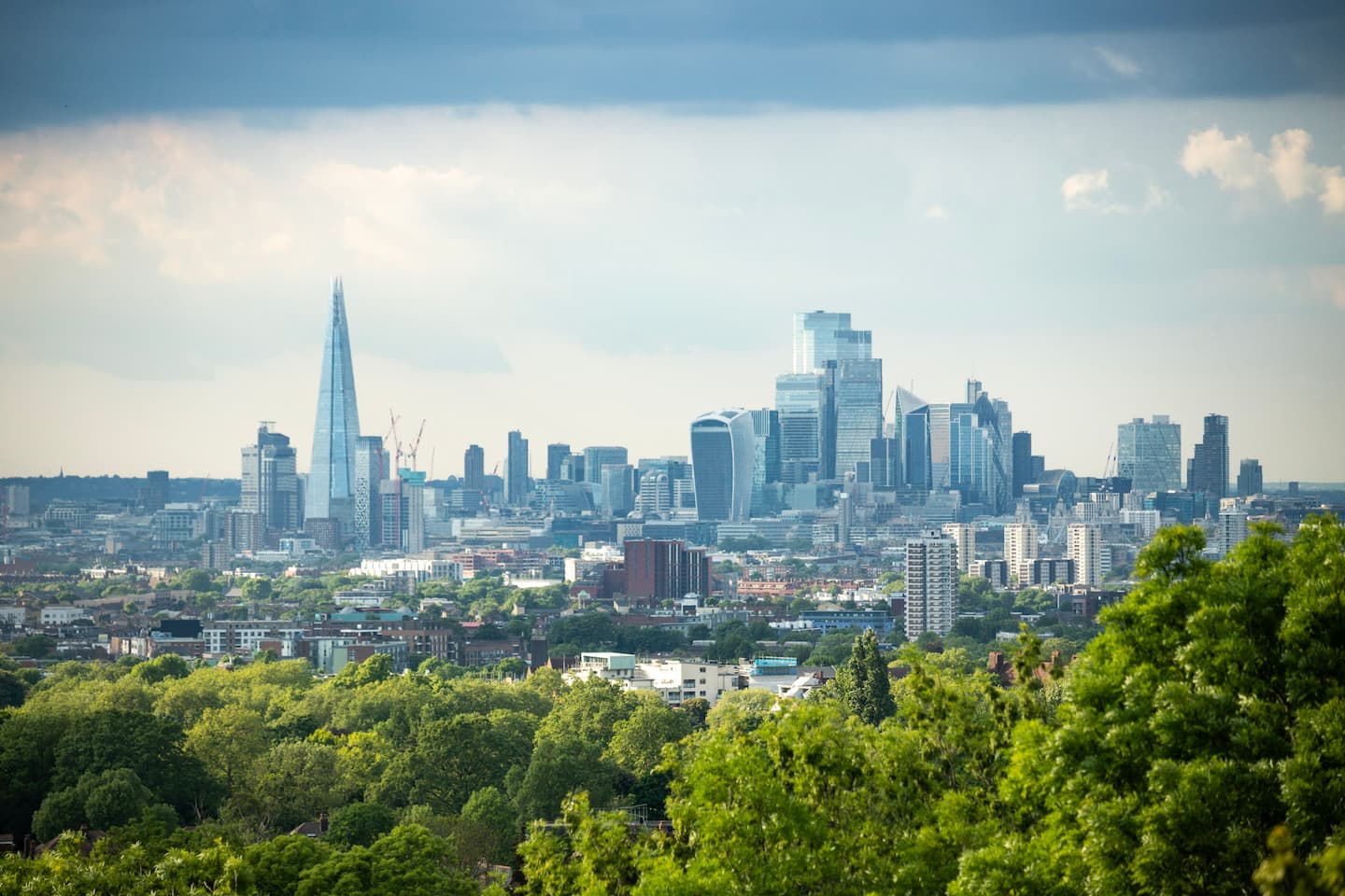 London Skyline Views | PS5 & Free Parking, 2 BR photo 4