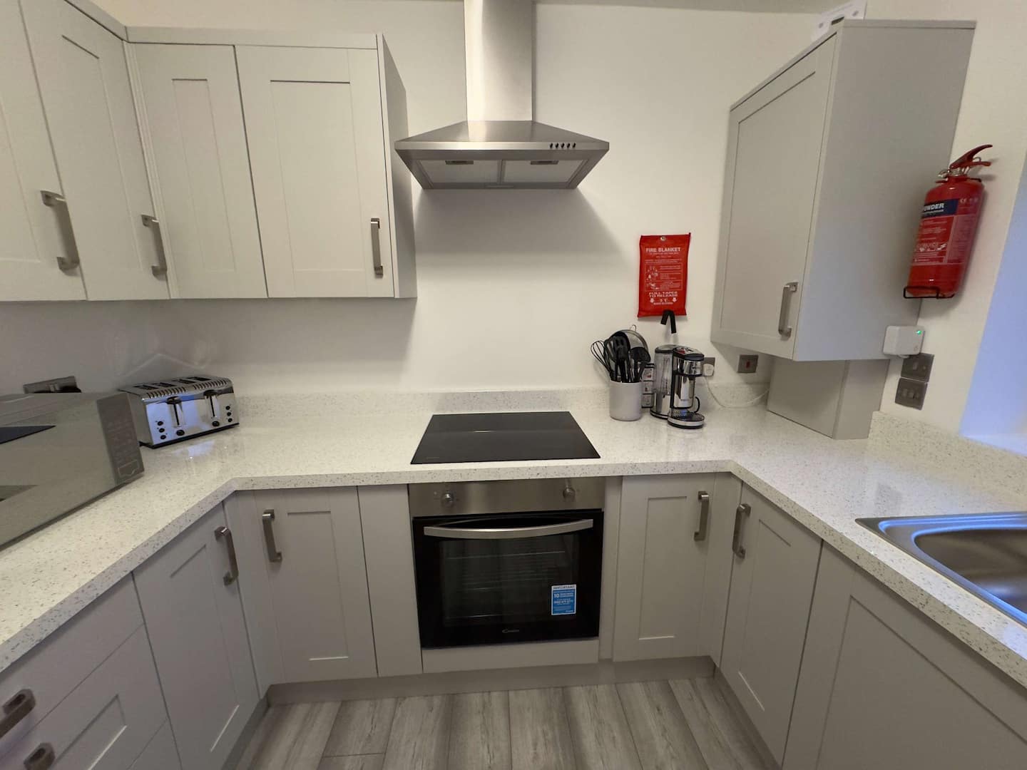 London Skyline Views | PS5 & Free Parking, 2 BR photo 5